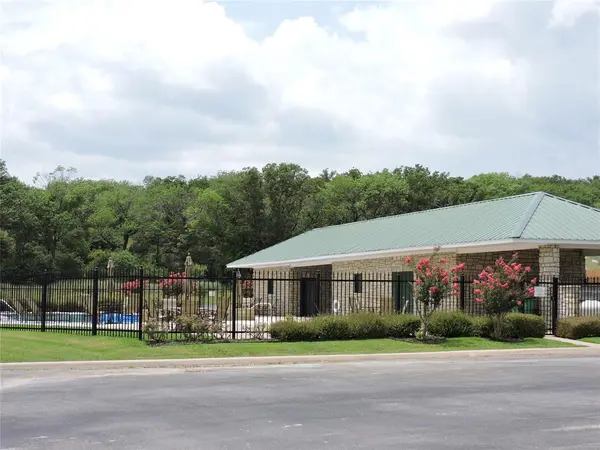 416 Sunset Bay Pointe Court, Chico, TX 76431