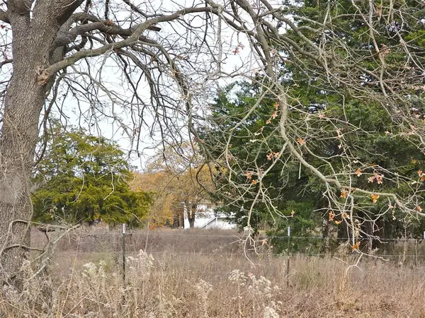 2240 County Road 2162, Barry, TX 75102