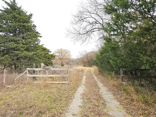 2240 County Road 2162, Barry, TX 75102