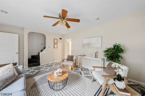 38 W Colfax Ave, Roselle Park Boro, NJ 07204