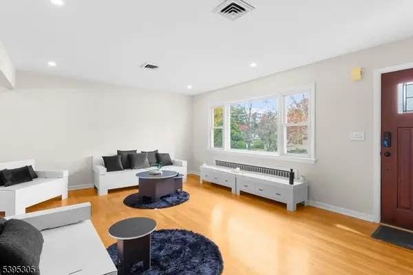 19 Petry Dr, East Hanover Twp., NJ 07936