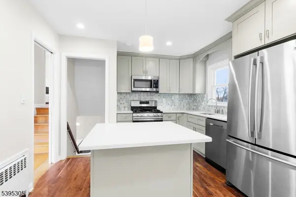 19 Petry Dr, East Hanover Twp., NJ 07936