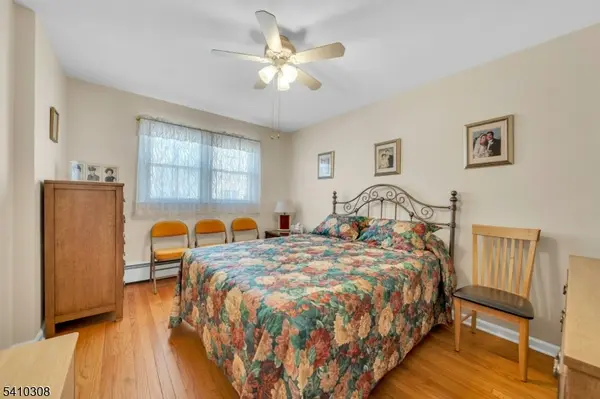 648 Milton Ave, Lyndhurst Twp., NJ 07071