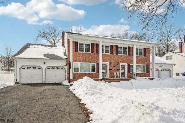 44 Forsythia Ln, Paramus Boro, NJ 07652