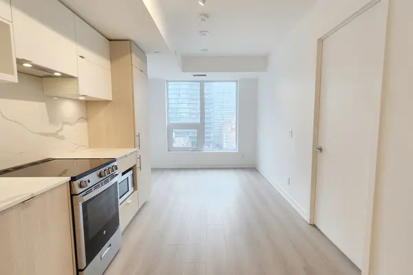 100 Queen ST E #1602, Toronto C08, ON M5C 0B5