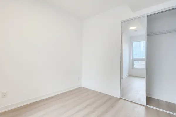 100 Queen ST E #1602, Toronto C08, ON M5C 0B5