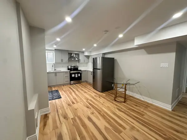 825 Corbetts RD #Basement, Oshawa, ON L1K 1Z1