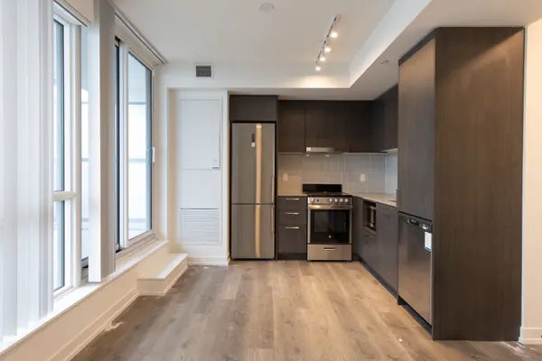 195 Commerce ST #712, Vaughan, ON L4K 5Z7