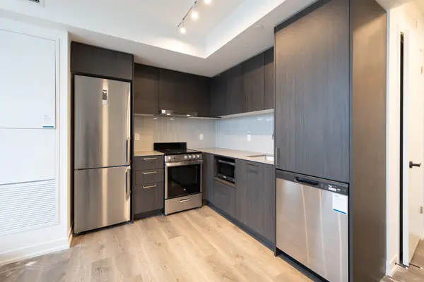 195 Commerce ST #712, Vaughan, ON L4K 5Z7