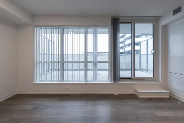 195 Commerce ST #712, Vaughan, ON L4K 5Z7