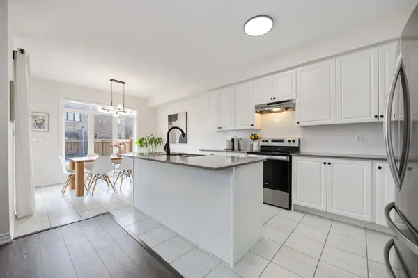 29 Ferragine CRES, Bradford West Gwillimbury, ON L3Z 4J9