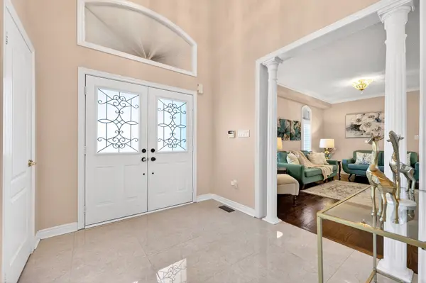 2 Adam Ernst CT, Vaughan, ON L4H 2S5