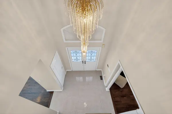 2 Adam Ernst CT, Vaughan, ON L4H 2S5