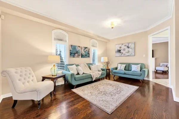 2 Adam Ernst CT, Vaughan, ON L4H 2S5