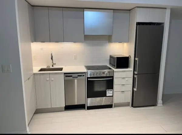 26 Gibbs RD #341, Toronto W08, ON M9B 0E3