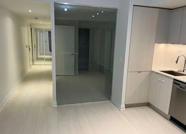 26 Gibbs RD #341, Toronto W08, ON M9B 0E3