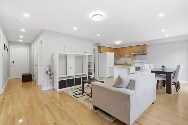 2 Sir Jacobs CRES #MAIN, Brampton, ON L7A 3T4