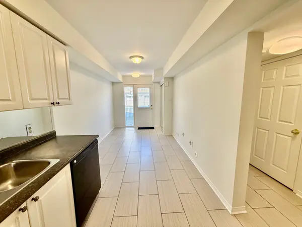 4975 Southampton DR #302, Mississauga, ON L5M 8E5