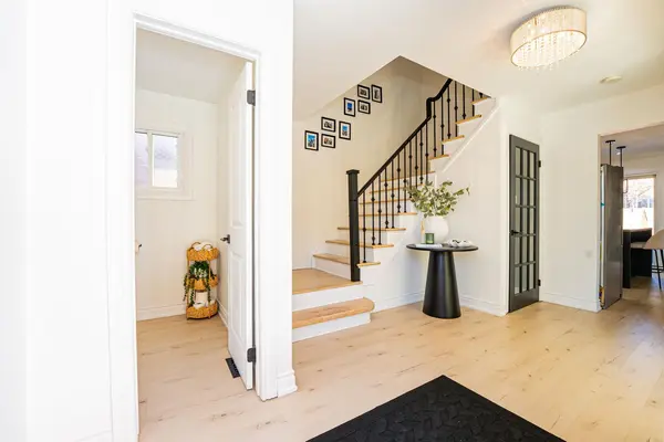 19 Stillwater CRES, Brampton, ON L6X 3K6