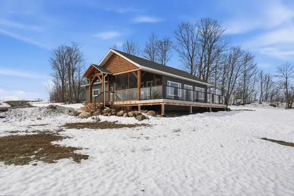 824 East Road LOOP, Hastings Highlands, ON K0L 1C0