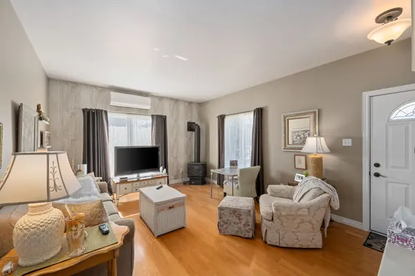 32 Robin ST, North Middlesex, ON N0M 1A0