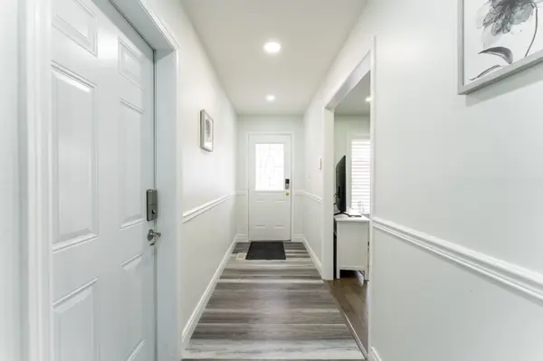 721 Acadia DR, Hamilton, ON L8W 3V2