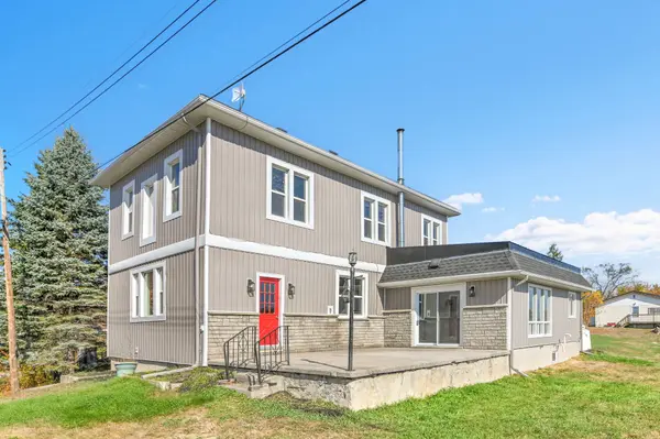 16 Mowat ST, Greater Madawaska, ON K0J 1H0