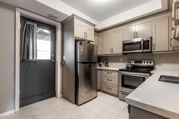 144 Wellington ST N #2, Hamilton, ON L8R 1N3