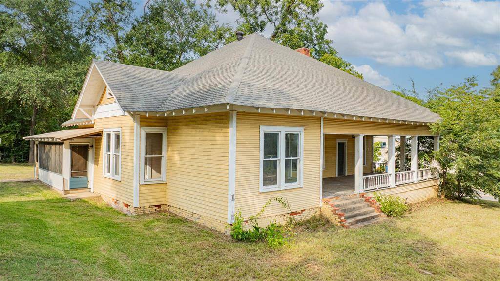 100 W Groves Street, Big Sandy, TX 75755