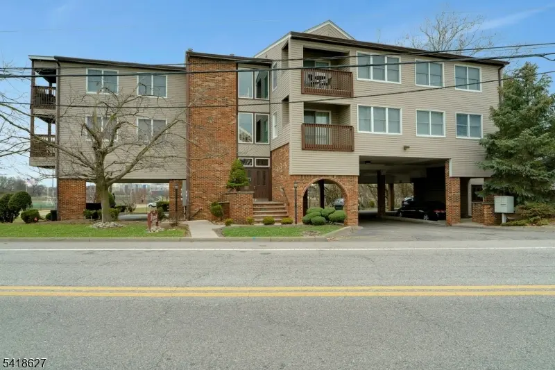 779 Riverside Ave #104, Lyndhurst Twp., NJ 07071