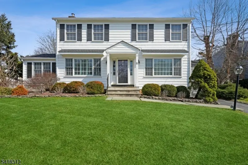 8 Dunnder Dr, Summit City, NJ 07901