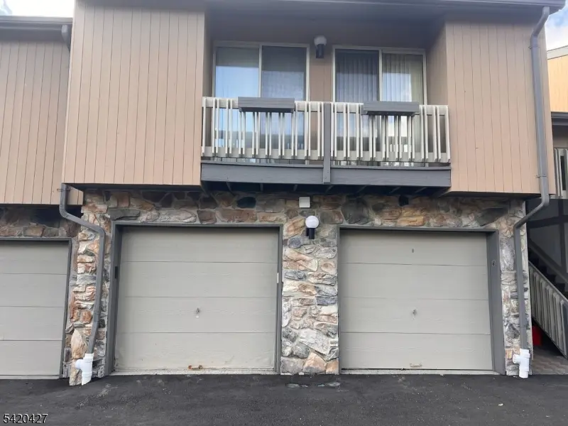 6 Buchanon Ct, West Orange Twp., NJ 07052