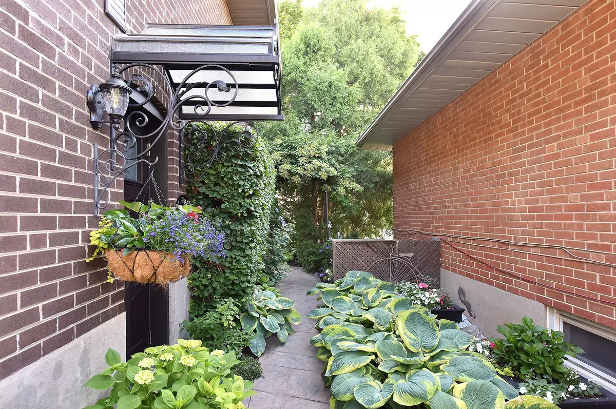 185 Sloane AVE, Toronto C13, ON M4A 2C5