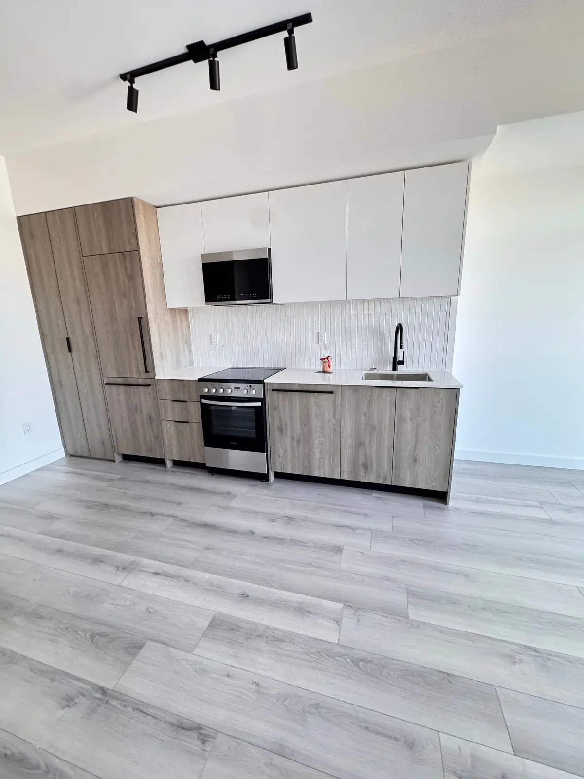 1635 MILITARY TRL #609, Toronto E10, ON M1C 1B2