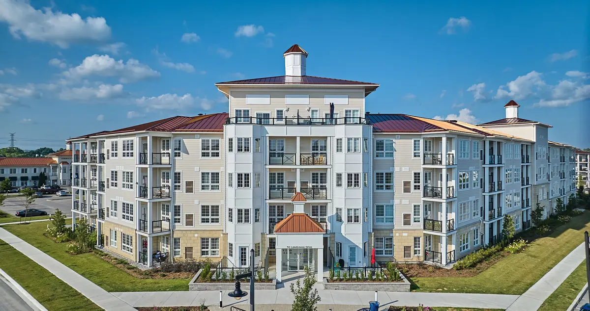 50 Lakebreeze DR #105, Clarington, ON L1B 0V9