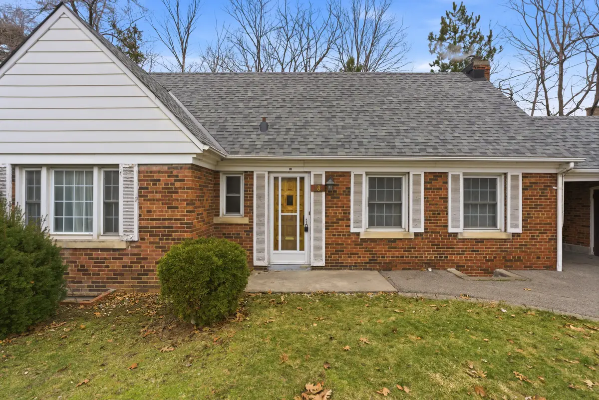 18 King Georges DR, Toronto W04, ON M6M 2G9