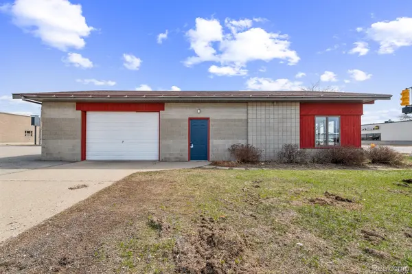 2430 Ludington ST, Escanaba, MI 49829