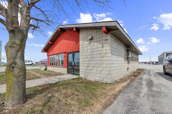 2430 Ludington ST, Escanaba, MI 49829