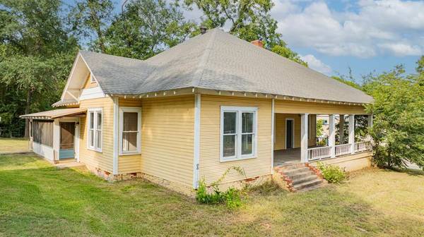 100 W Groves Street, Big Sandy, TX 75755