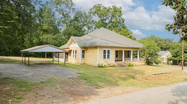 100 W Groves Street, Big Sandy, TX 75755