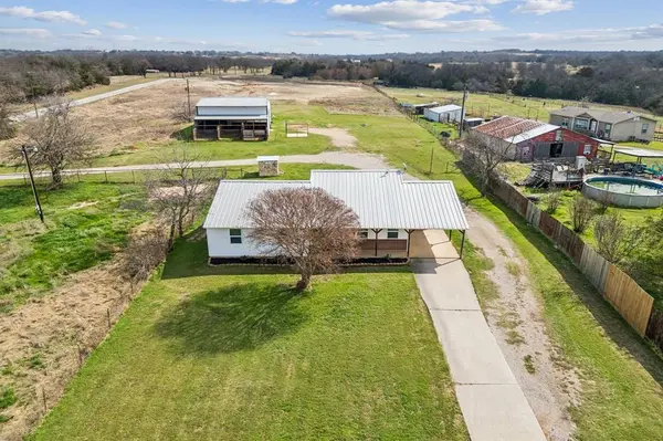 1087 County Road 2395, Alvord, TX 76225