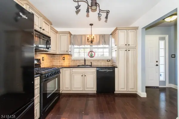 78 Hickory Way, Mount Arlington Boro, NJ 07856