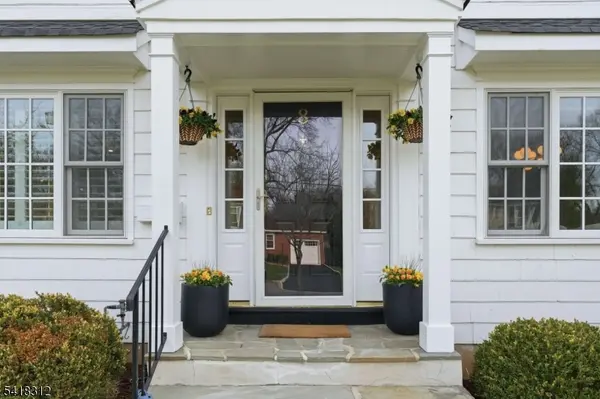 8 Dunnder Dr, Summit City, NJ 07901