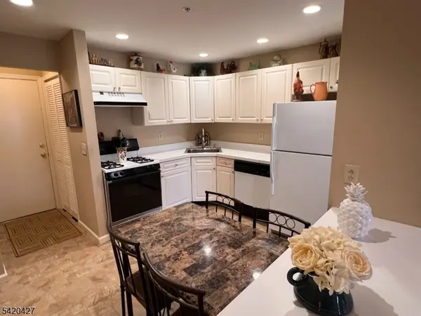 6 Buchanon Ct, West Orange Twp., NJ 07052