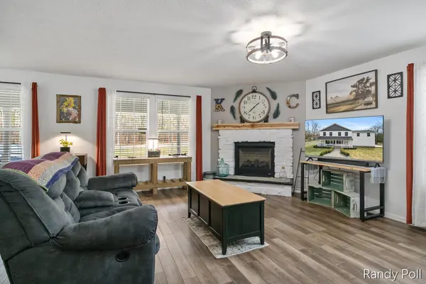 5904 E Division ST, Croton Twp, MI 49337