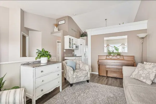 41 Heritage CIR W, Lethbridge, AB T1K 7M8