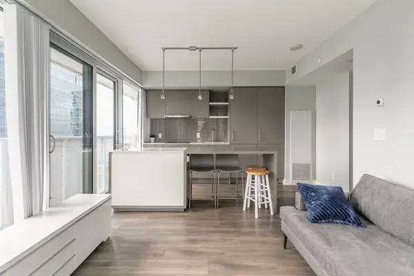 88 Harbour ST #2507, Toronto C01, ON M5J 1B7