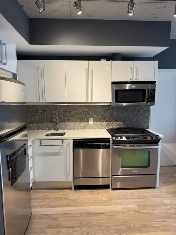 25 Oxley ST #413, Toronto C01, ON M5V 2J5