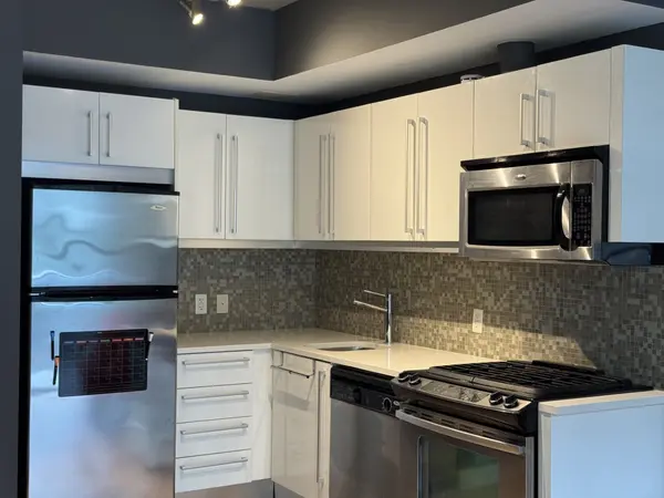 25 Oxley ST #413, Toronto C01, ON M5V 2J5