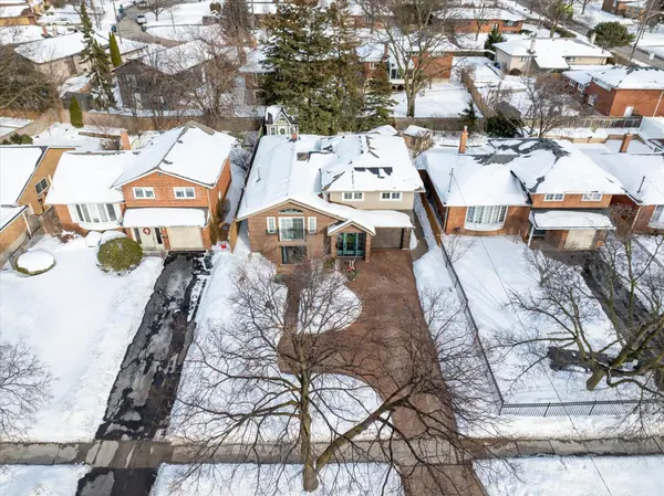 185 Sloane AVE, Toronto C13, ON M4A 2C5